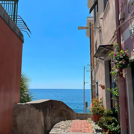 Casa Dolce Mare - Sea View Quinto Al Mare Апартаменты *